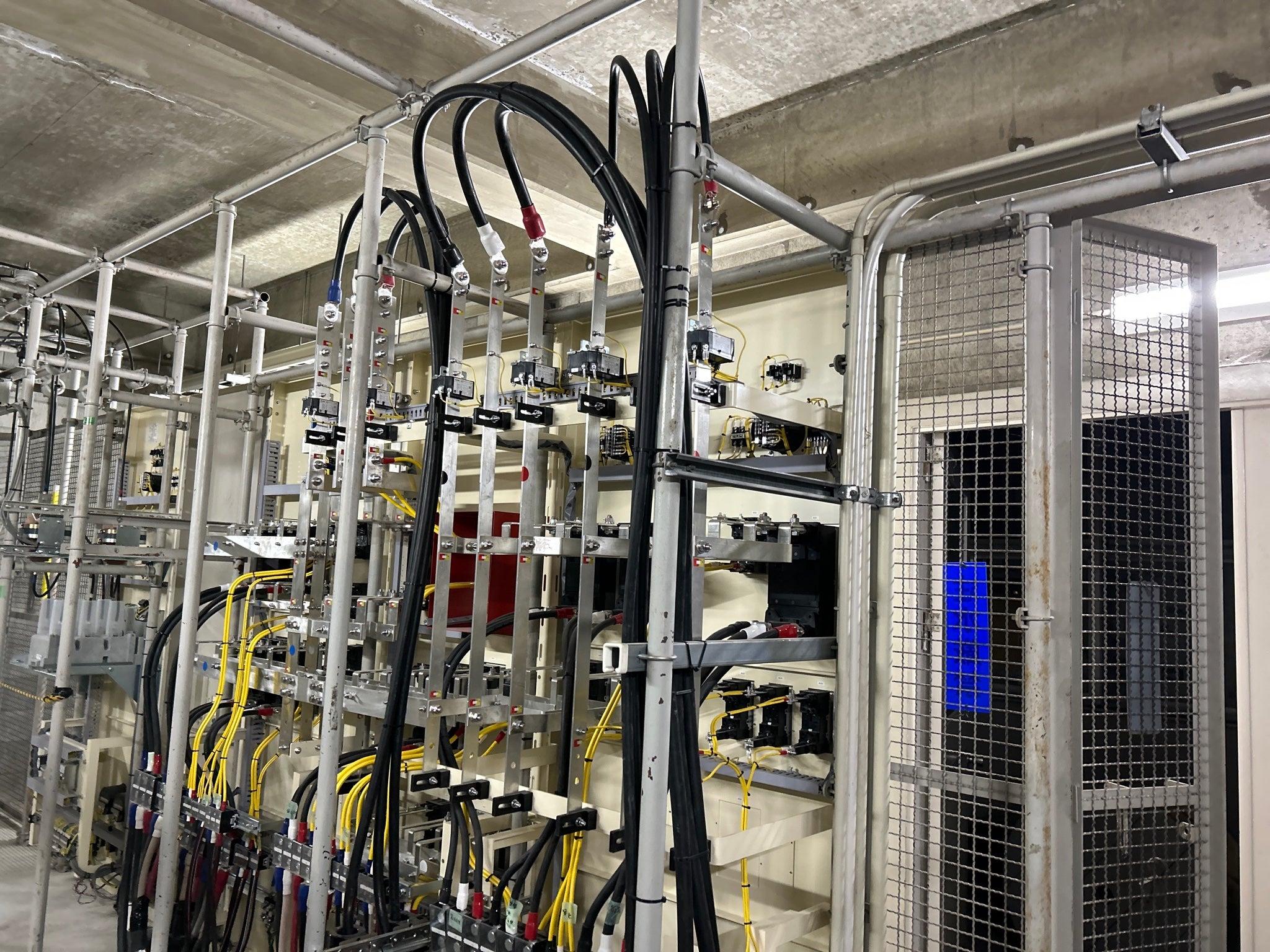瀬戸工科高校始め2校校舎等改修電気工事 の施工写真 2枚目