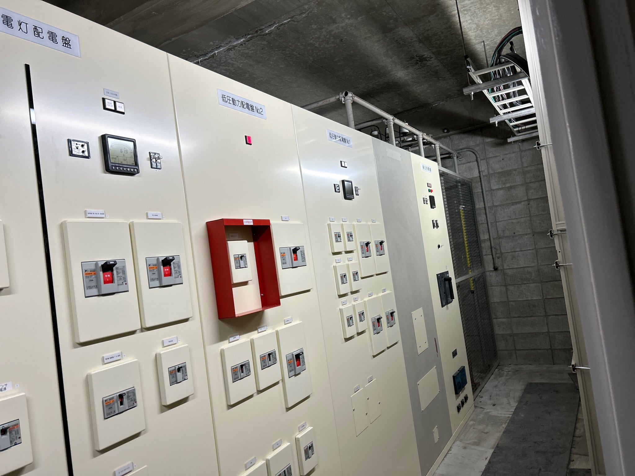 瀬戸工科高校始め2校校舎等改修電気工事 の施工写真 3枚目