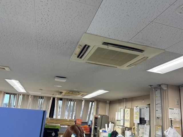 瀬戸市体育館事務室空調機取替工事 の施工写真