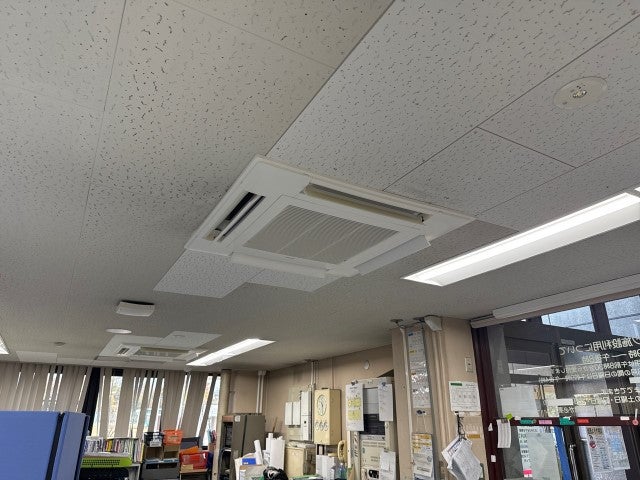 瀬戸市体育館事務室空調機取替工事 の施工写真 3枚目