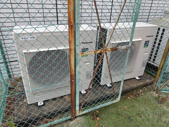 瀬戸市体育館事務室空調機取替工事 の施工写真 4枚目