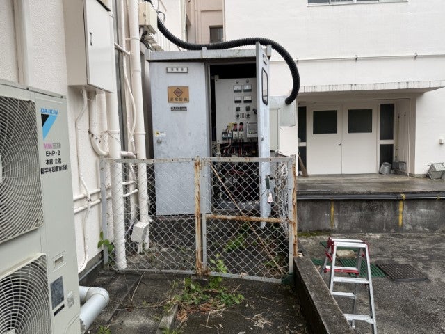 東小学校始め２校／キュービクル更新工事 の施工写真