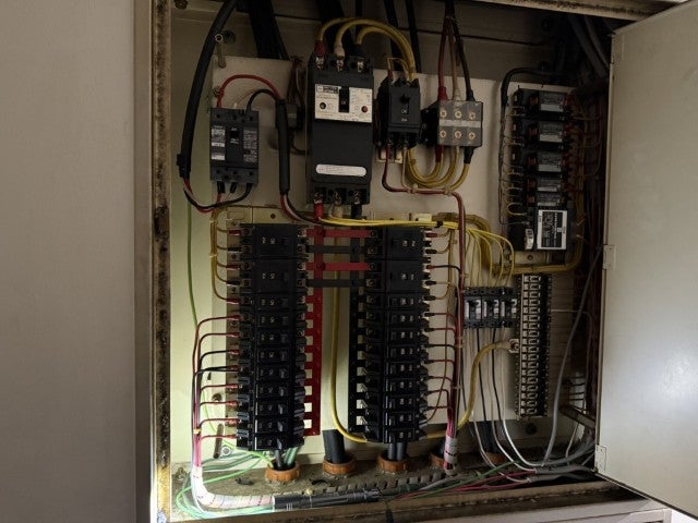 某所工場　分電盤更新工事 の施工写真