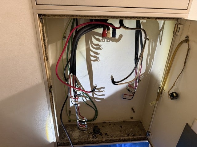 某所工場　分電盤更新工事 の施工写真 5枚目