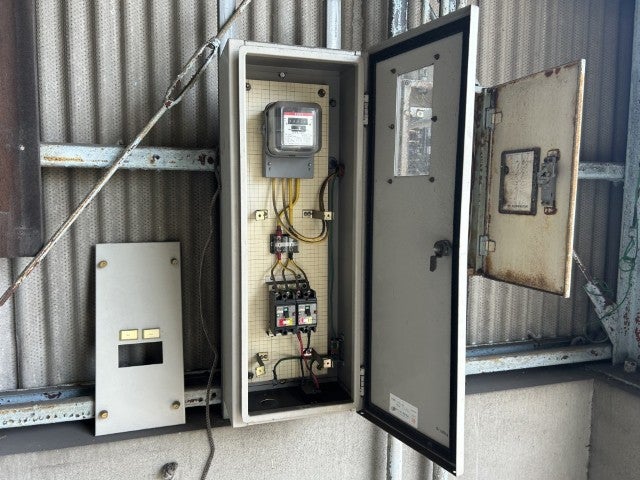 知多保健所電気自動車充電設備工事 の施工写真