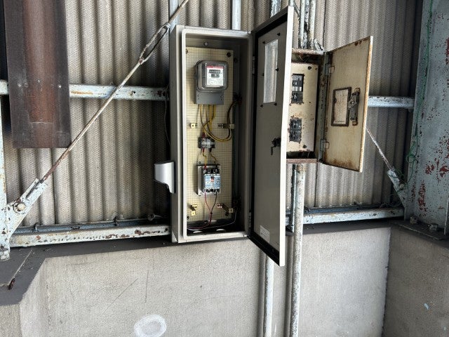 知多保健所電気自動車充電設備工事 の施工写真 2枚目